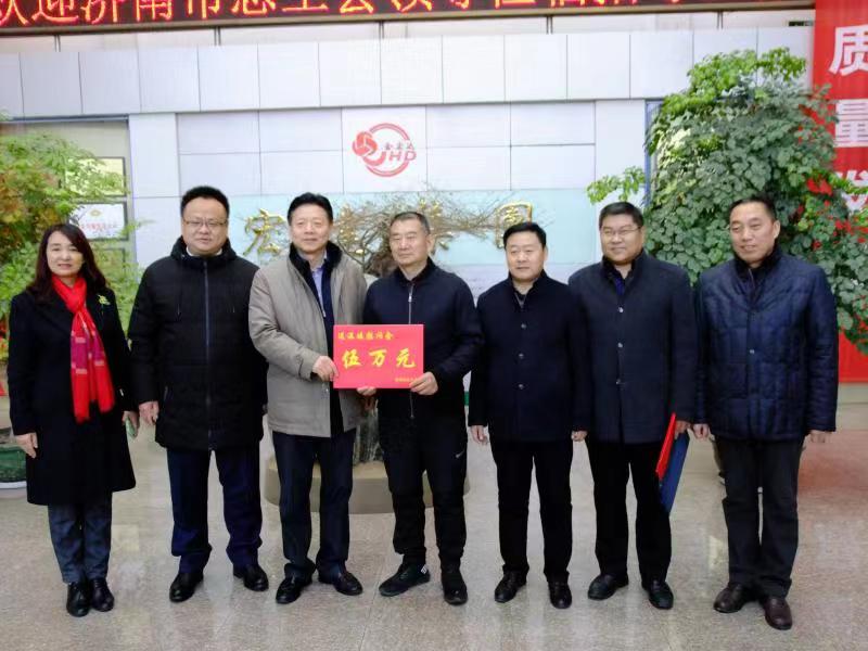 济南市总工会常务副主席傅金峰到华体平台_华体（中国）集团走访慰问
