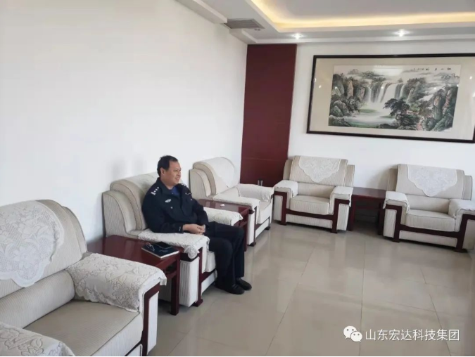 山东华体平台_华体（中国）集团副总经理张广义到开发区派出所慰问